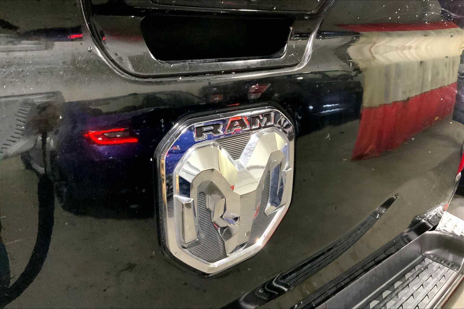 Used 2019 RAM 1500 Laramie w/ Sport Appearance Package image 9