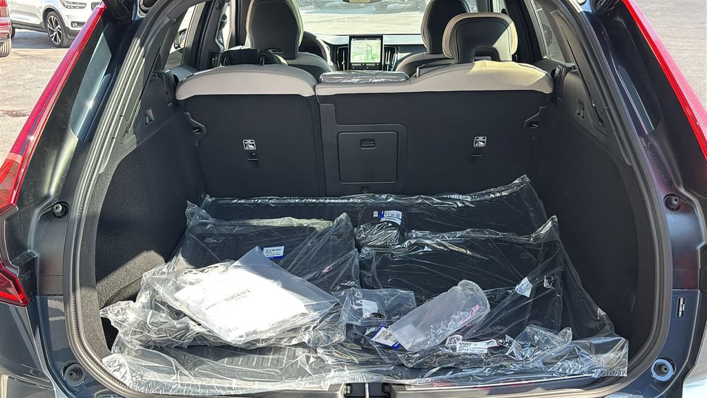 New 2026 Volvo XC60 B5 Plus w/ Protection Package Premier AWD/4WD image 30