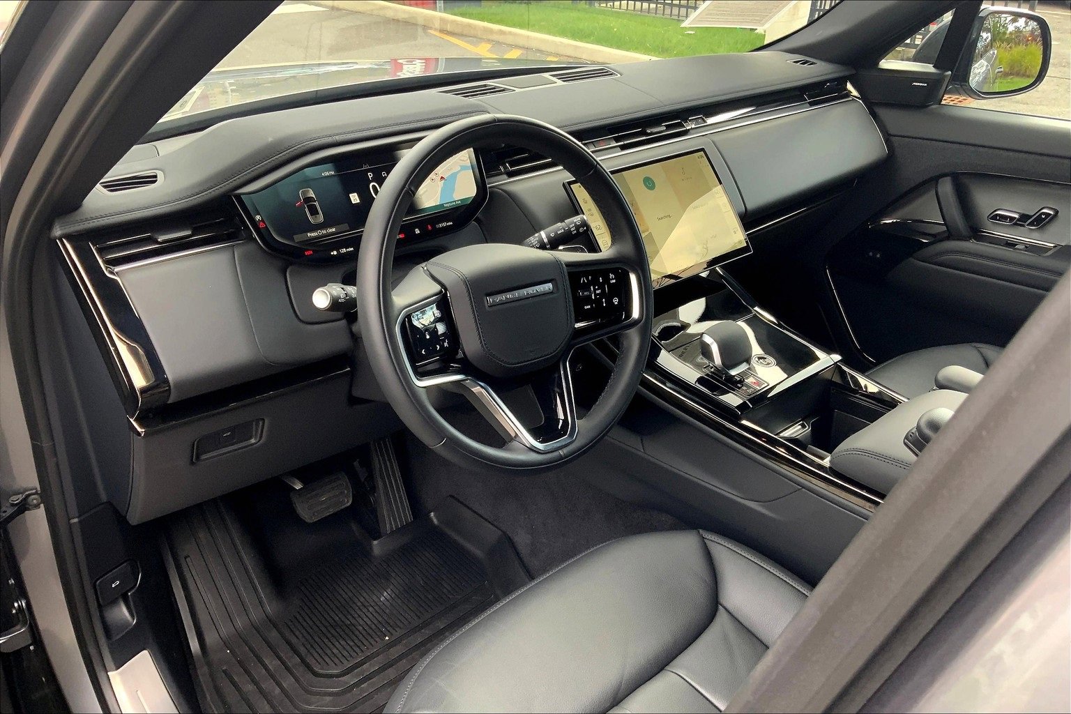 Used 2025 Land Rover Range Rover Sport image 17