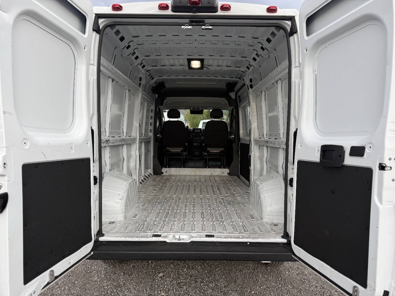 Used 2025 RAM ProMaster 2500 w/ Convenience Group FWD image 20