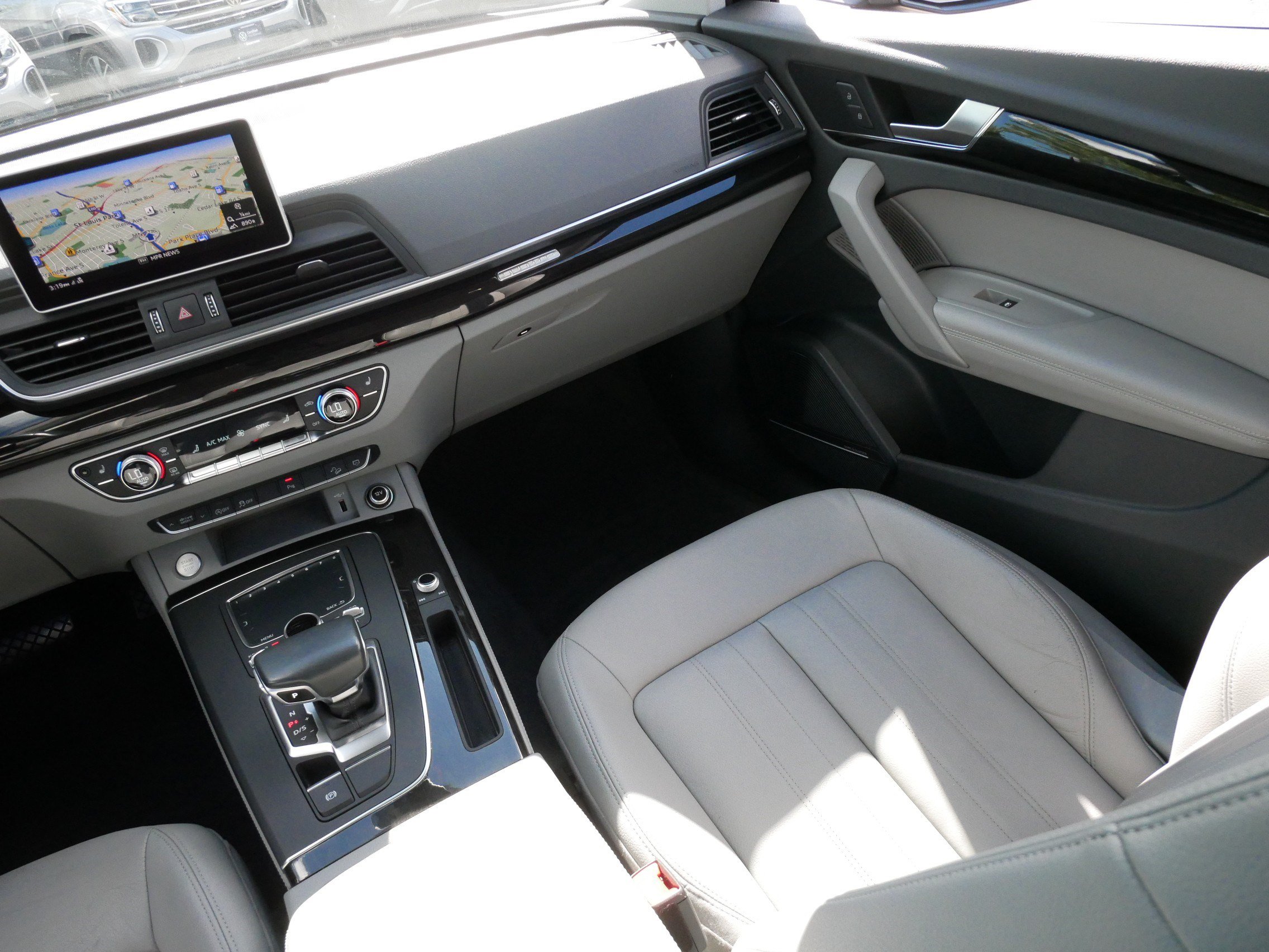Used 2020 Audi Q5 2.0T Premium Plus w/ Premium Plus Package AWD/4WD image 11