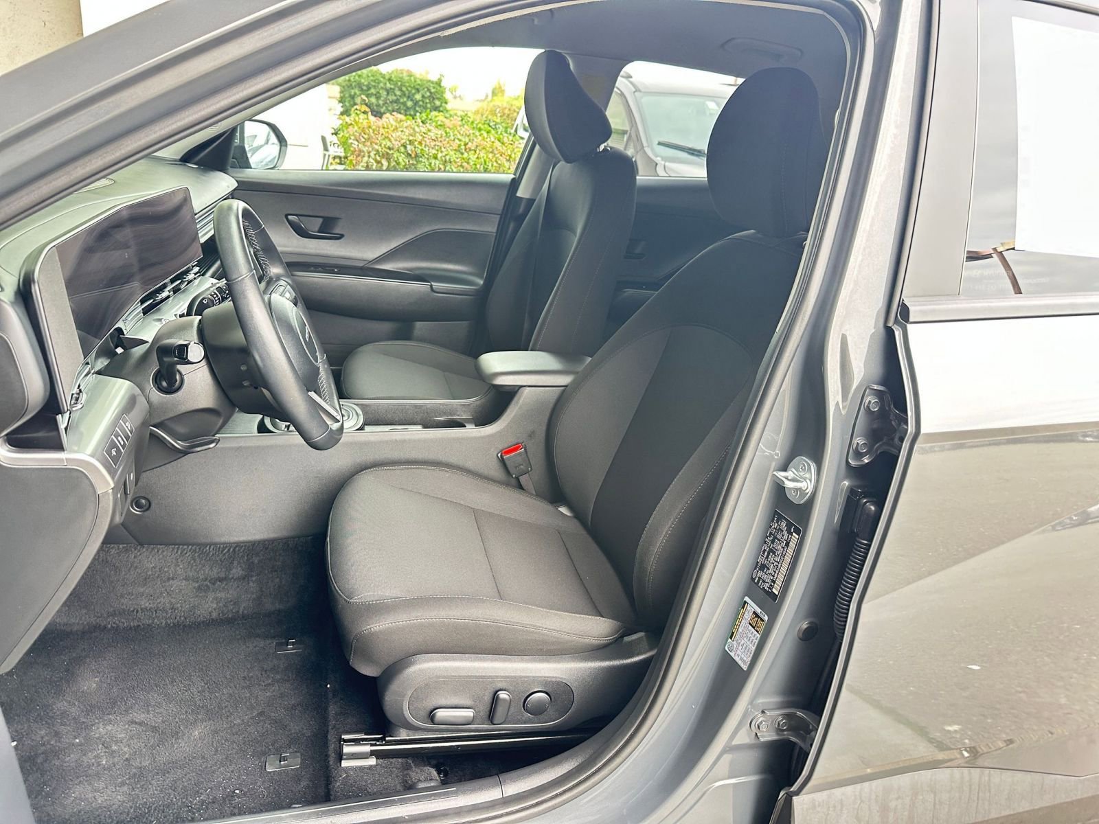 Used 2025 Hyundai Kona SEL image 36