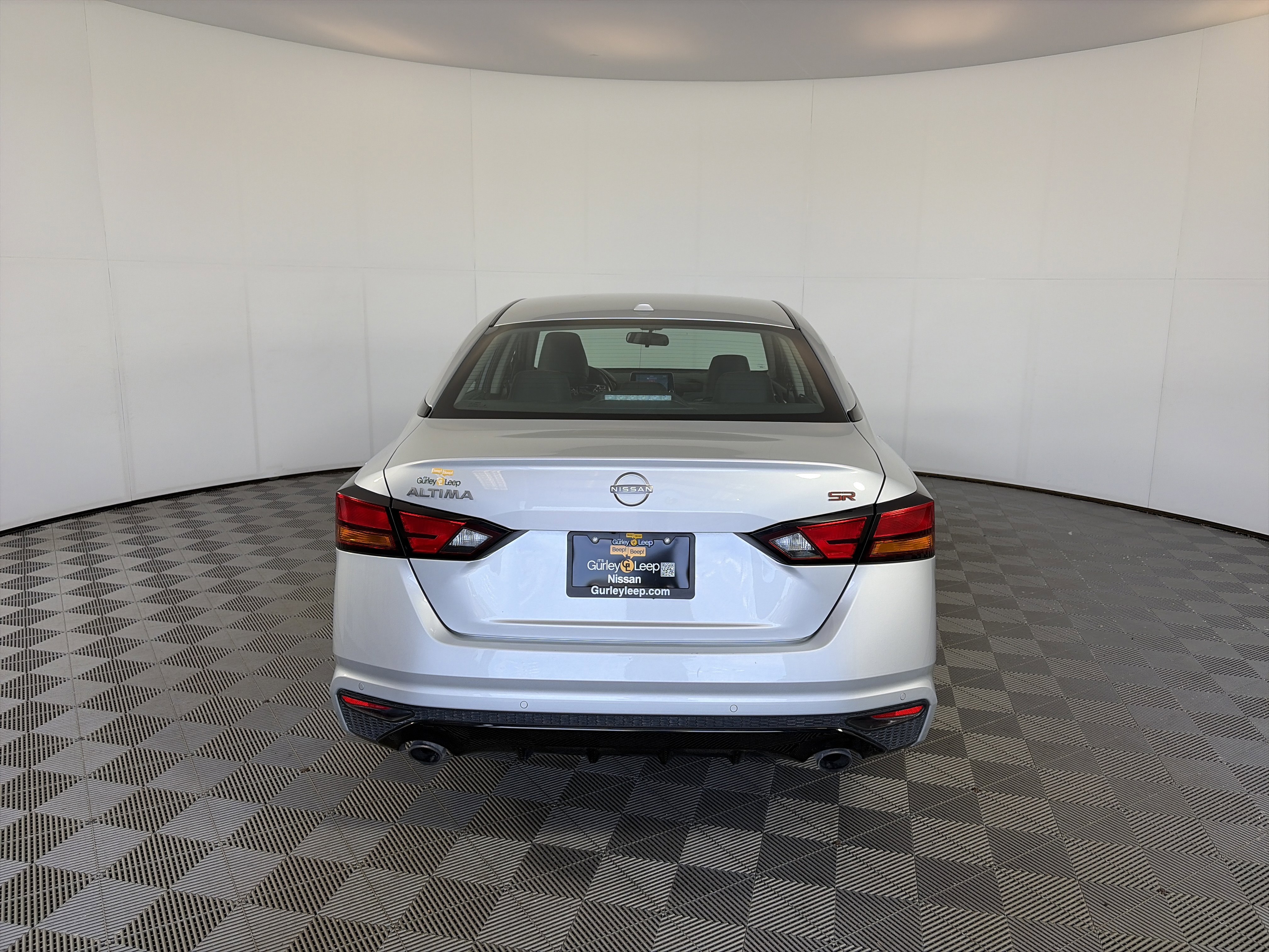 Used 2024 Nissan Altima 2.5 SR FWD image 9