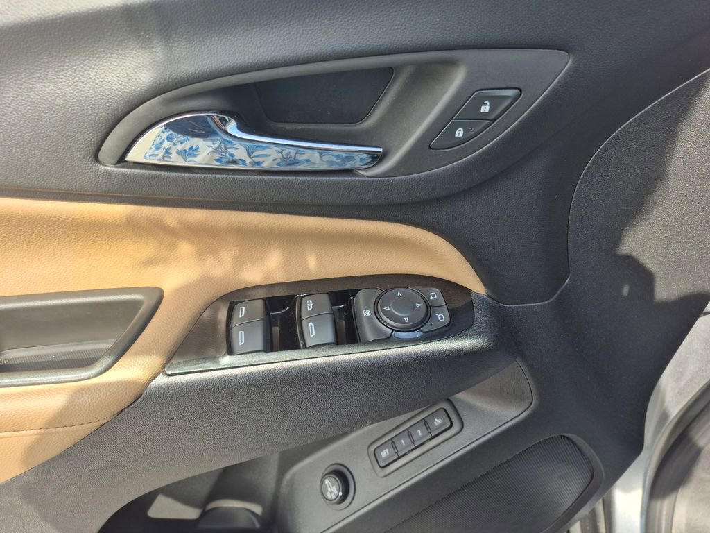 Used 2023 Chevrolet Equinox Premier image 10