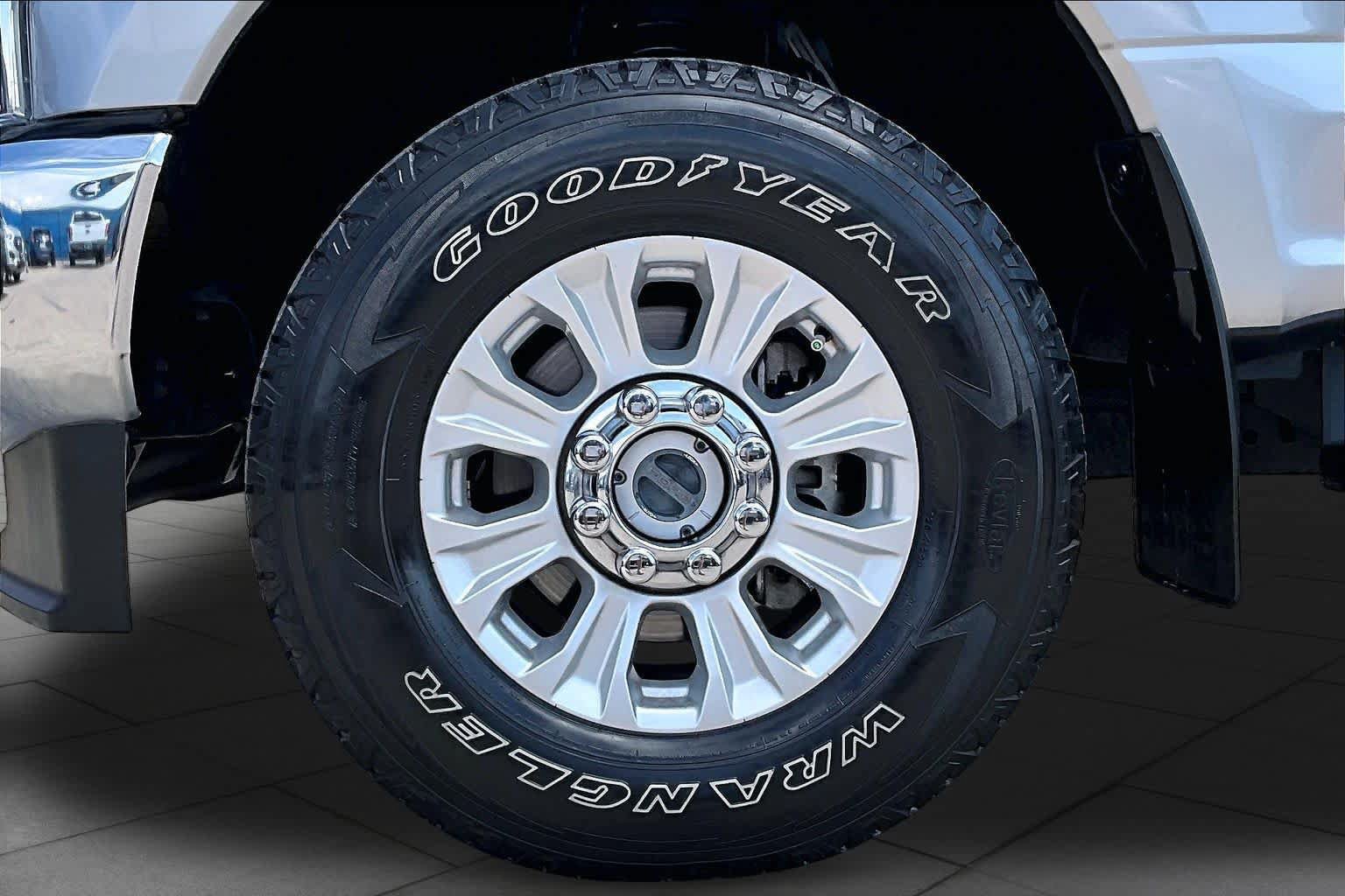 Certified 2022 Ford F250 XL w/ STX Appearance Package AWD/4WD image 11