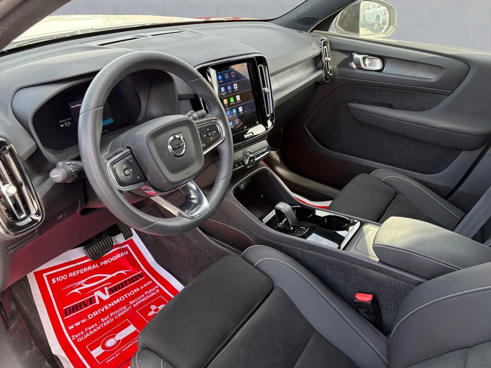 Used 2023 Volvo XC40 Recharge Plus image 13