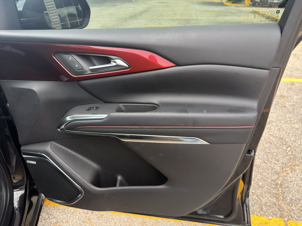 Used 2025 Chevrolet Traverse RS FWD image 38