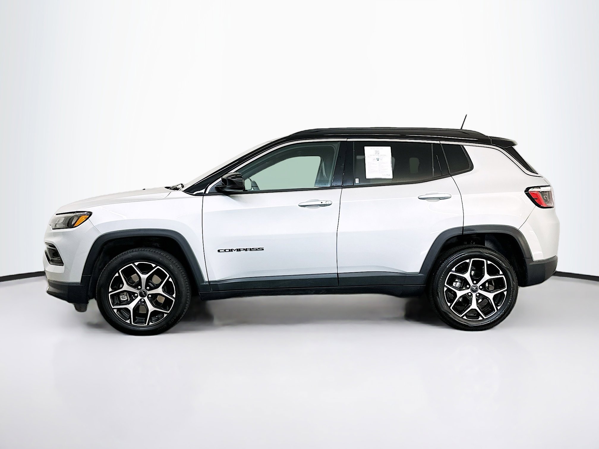 Used 2025 Jeep Compass Limited AWD/4WD image 4
