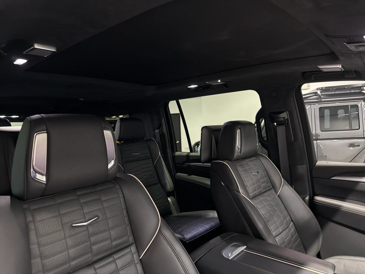 Used 2026 Cadillac Escalade ESV V image 33