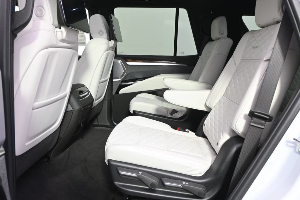 New 2026 Cadillac Escalade Platinum Sport w/ LPO, ONYX Package AWD/4WD image 22