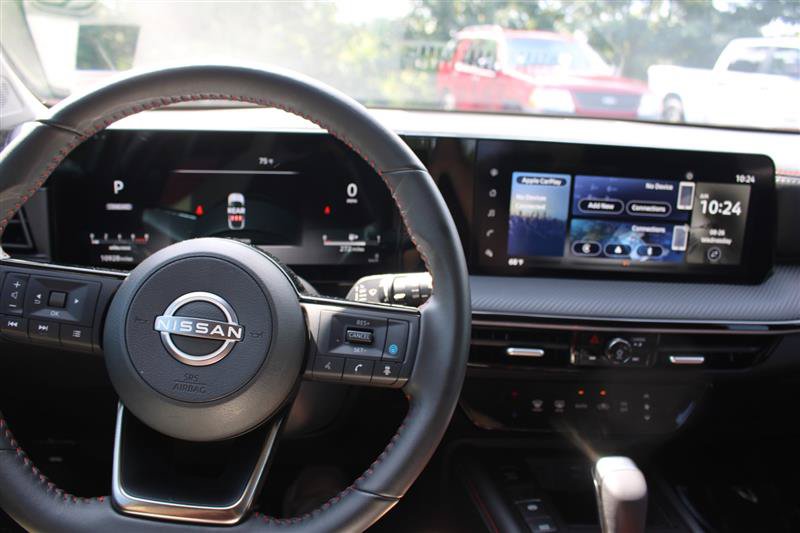 Used 2025 Nissan Kicks SR FWD image 15