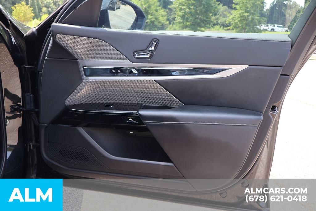 Used 2023 BMW i7 xDrive60 AWD/4WD image 30