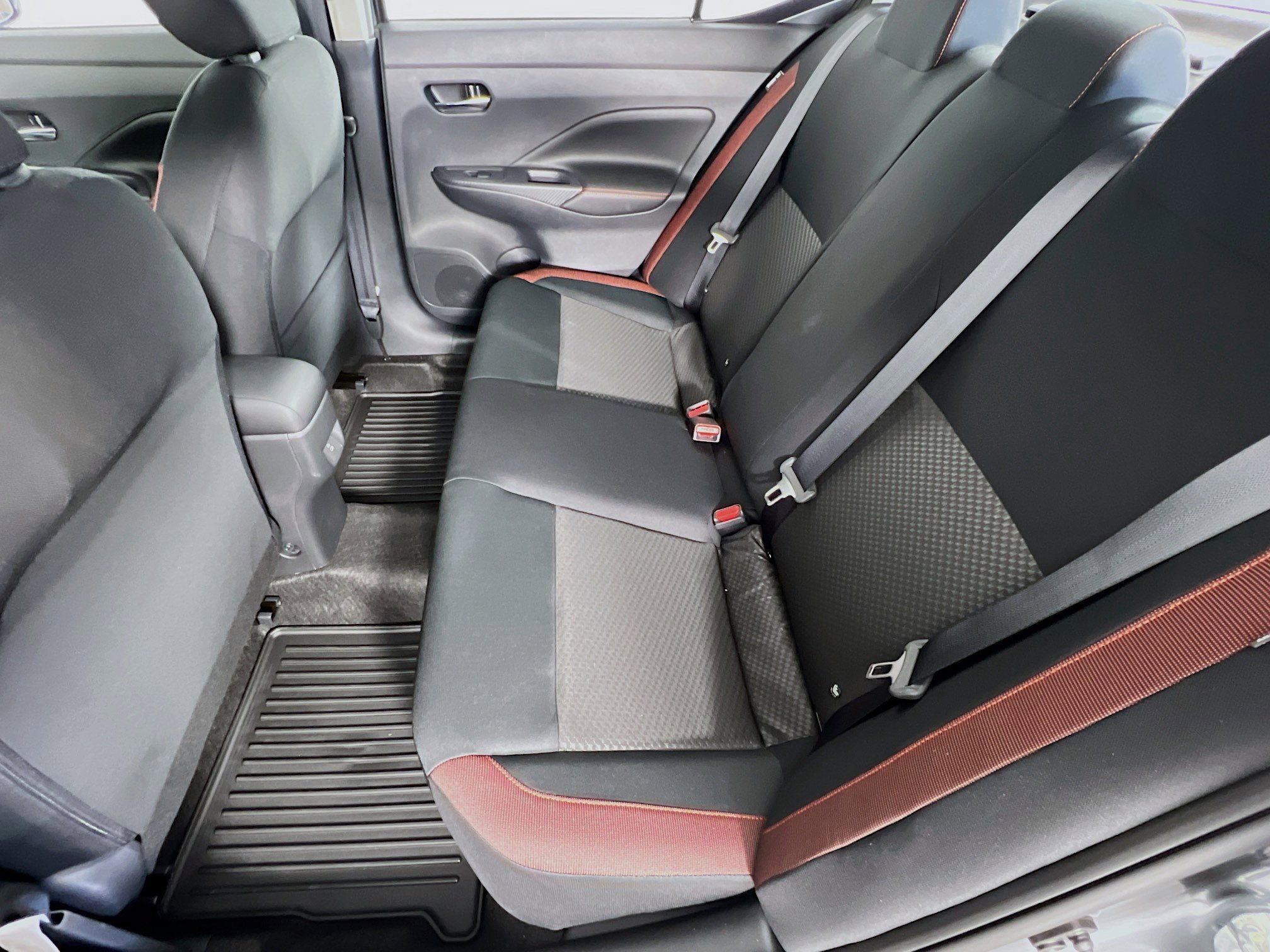 New 2025 Nissan Versa SR w/ Trunk Package image 4