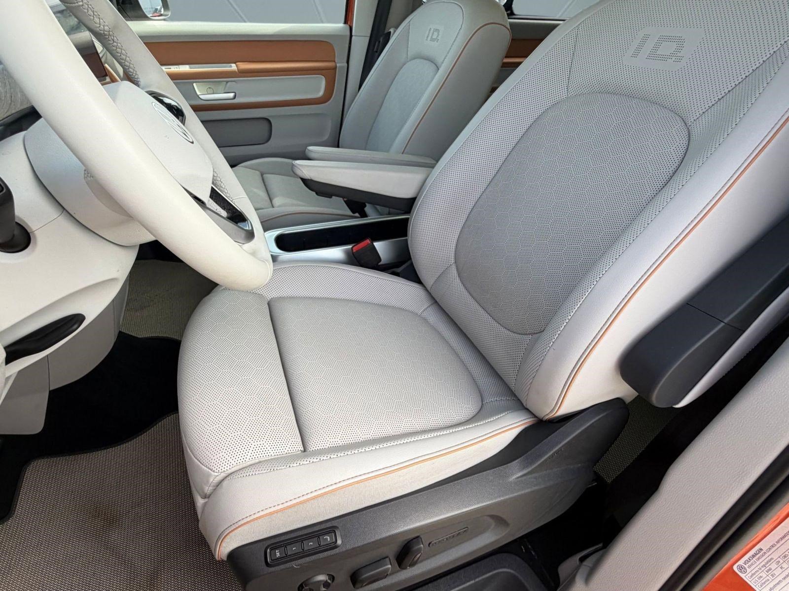 Certified 2025 Volkswagen ID. Buzz Pro S Plus RWD image 5