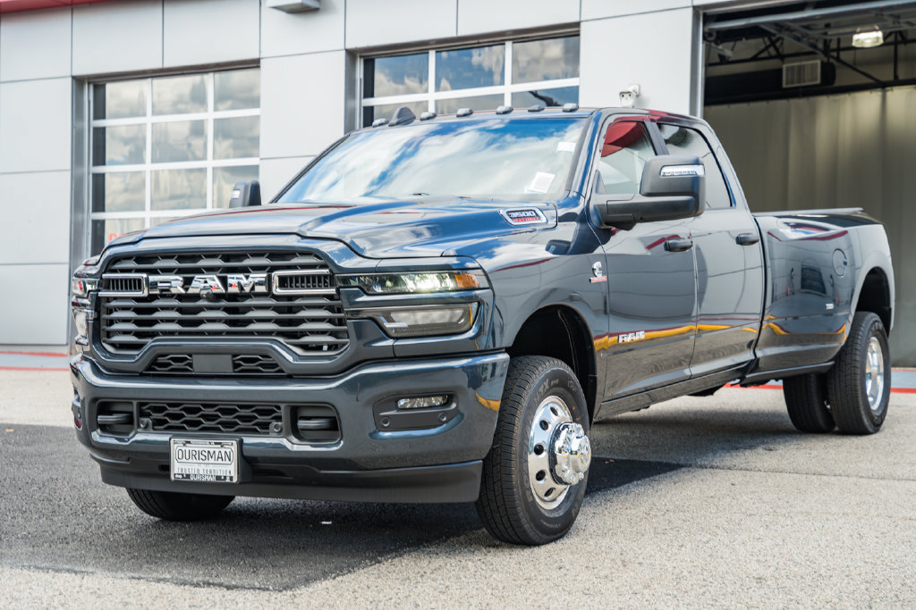 New 2027 RAM 3500 Big Horn AWD/4WD image 3
