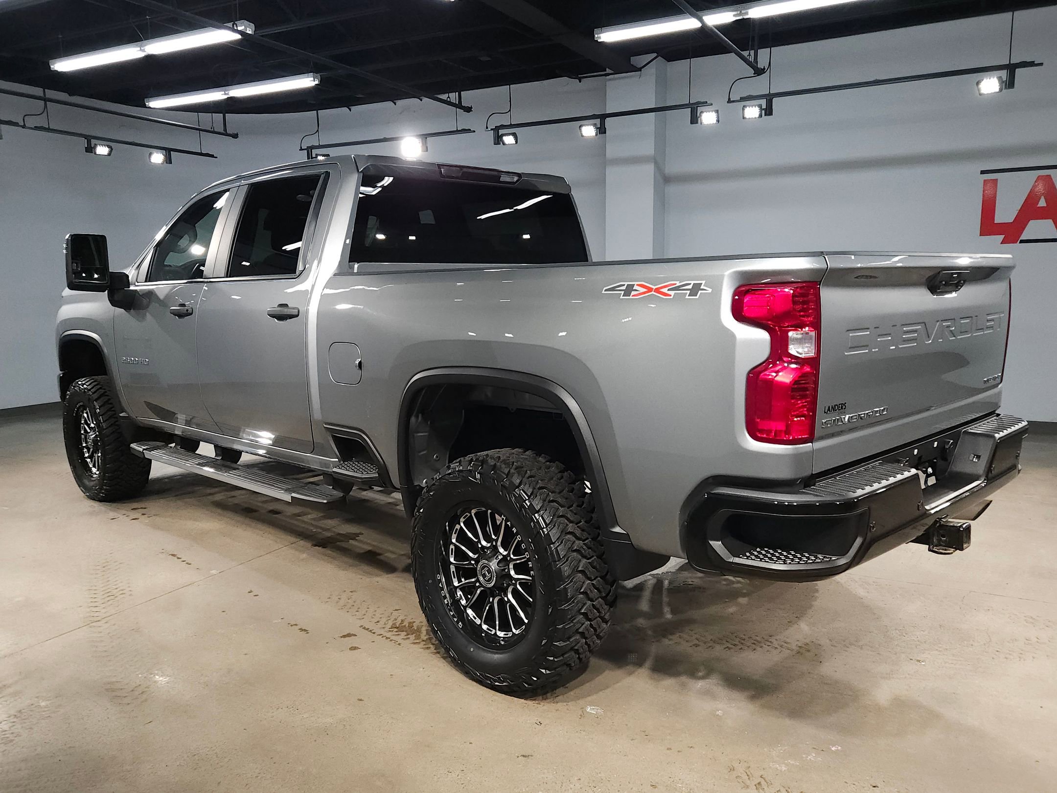 Used 2024 Chevrolet Silverado 2500 Custom w/ Custom Value Package image 5