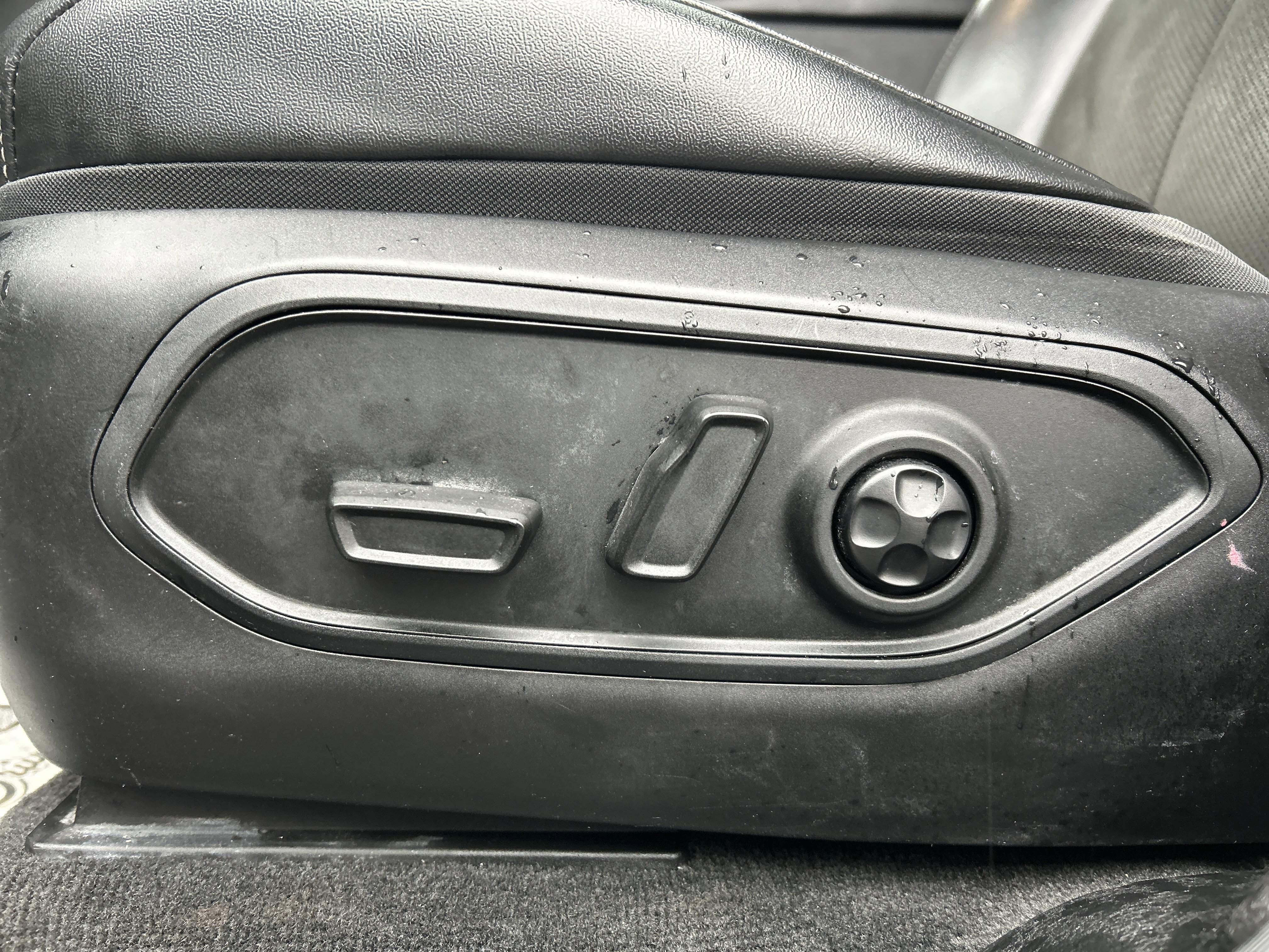 Used 2021 Jeep Grand Cherokee L Laredo image 14