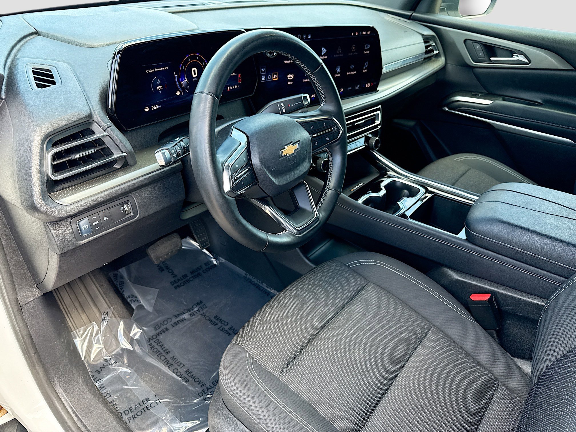 Used 2025 Chevrolet Traverse LT image 27