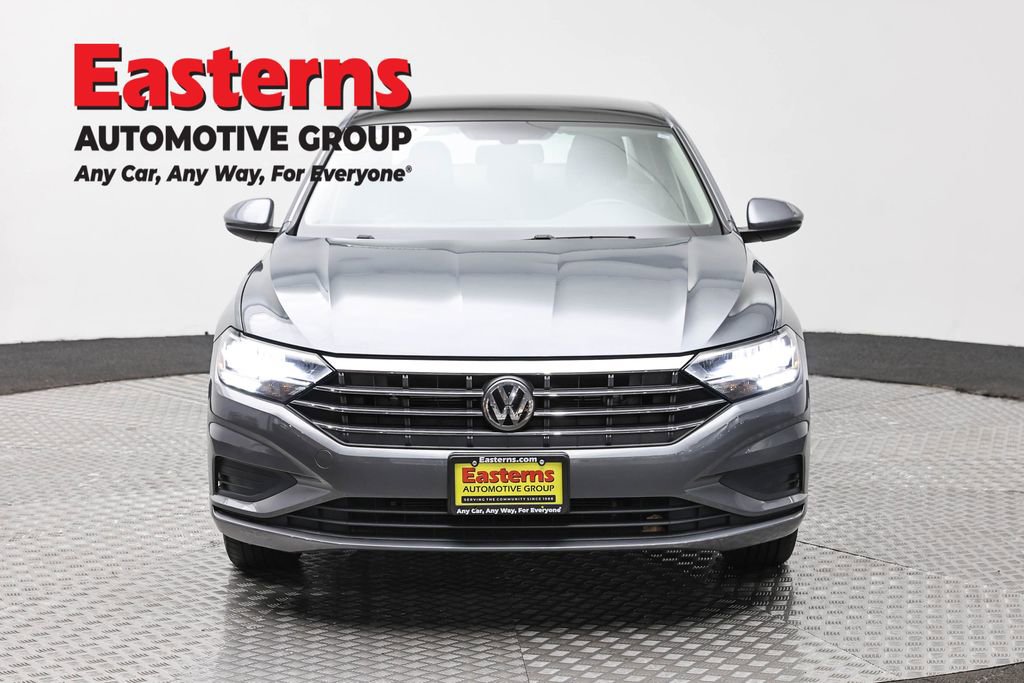 Used 2020 Volkswagen Jetta SE w/ SE Cold Weather Package image 2