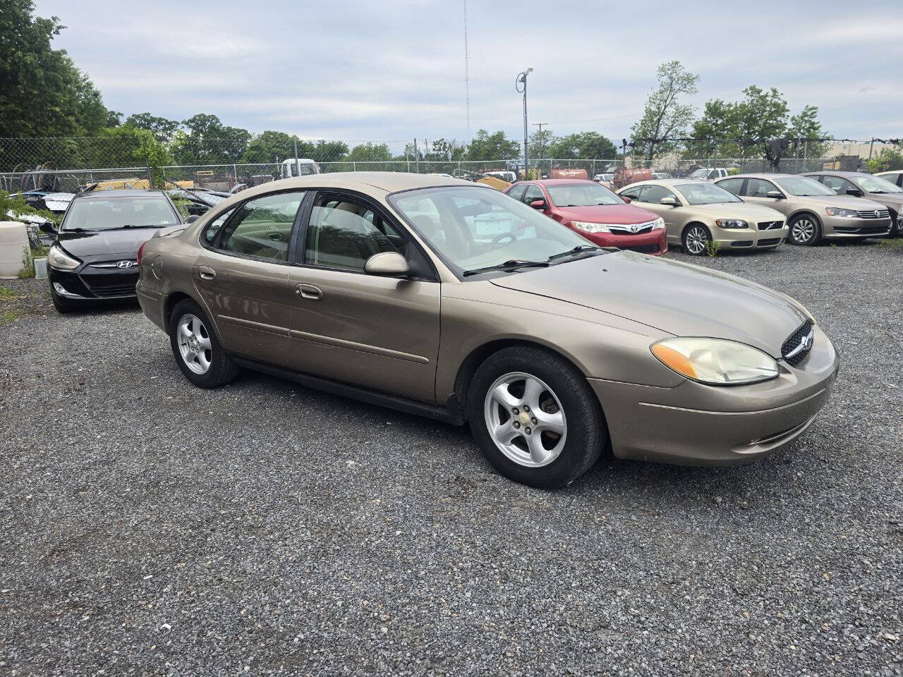 Used 2003 Ford Taurus SES FWD image 6