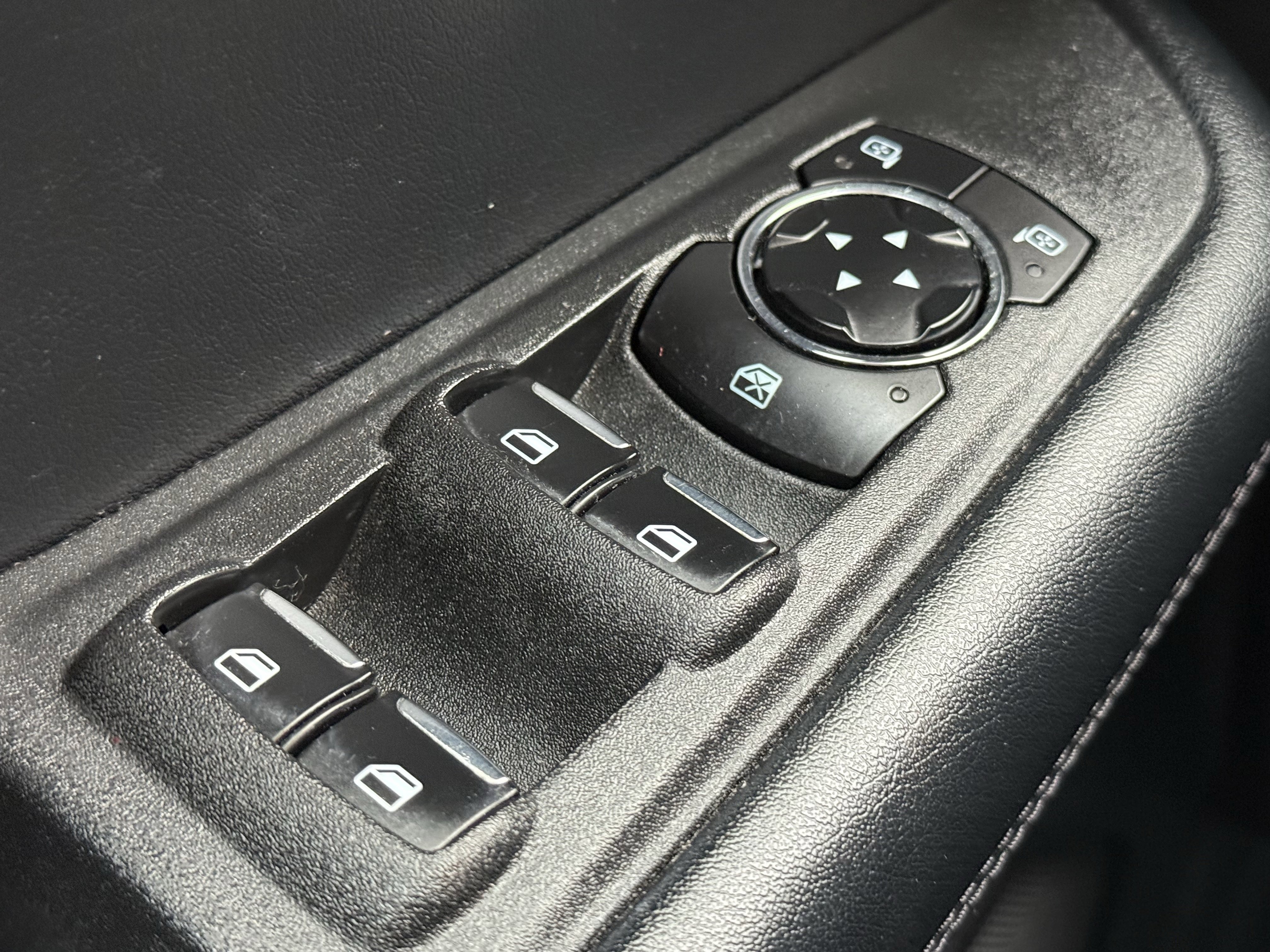 Used 2023 Ford Edge SE image 22