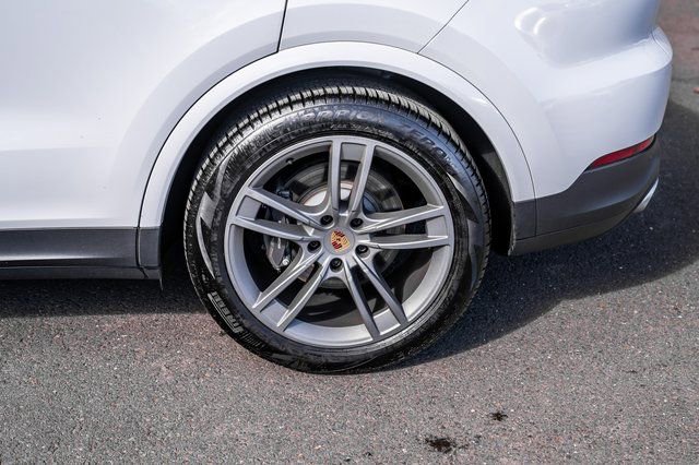 Used 2024 Porsche Cayenne image 13