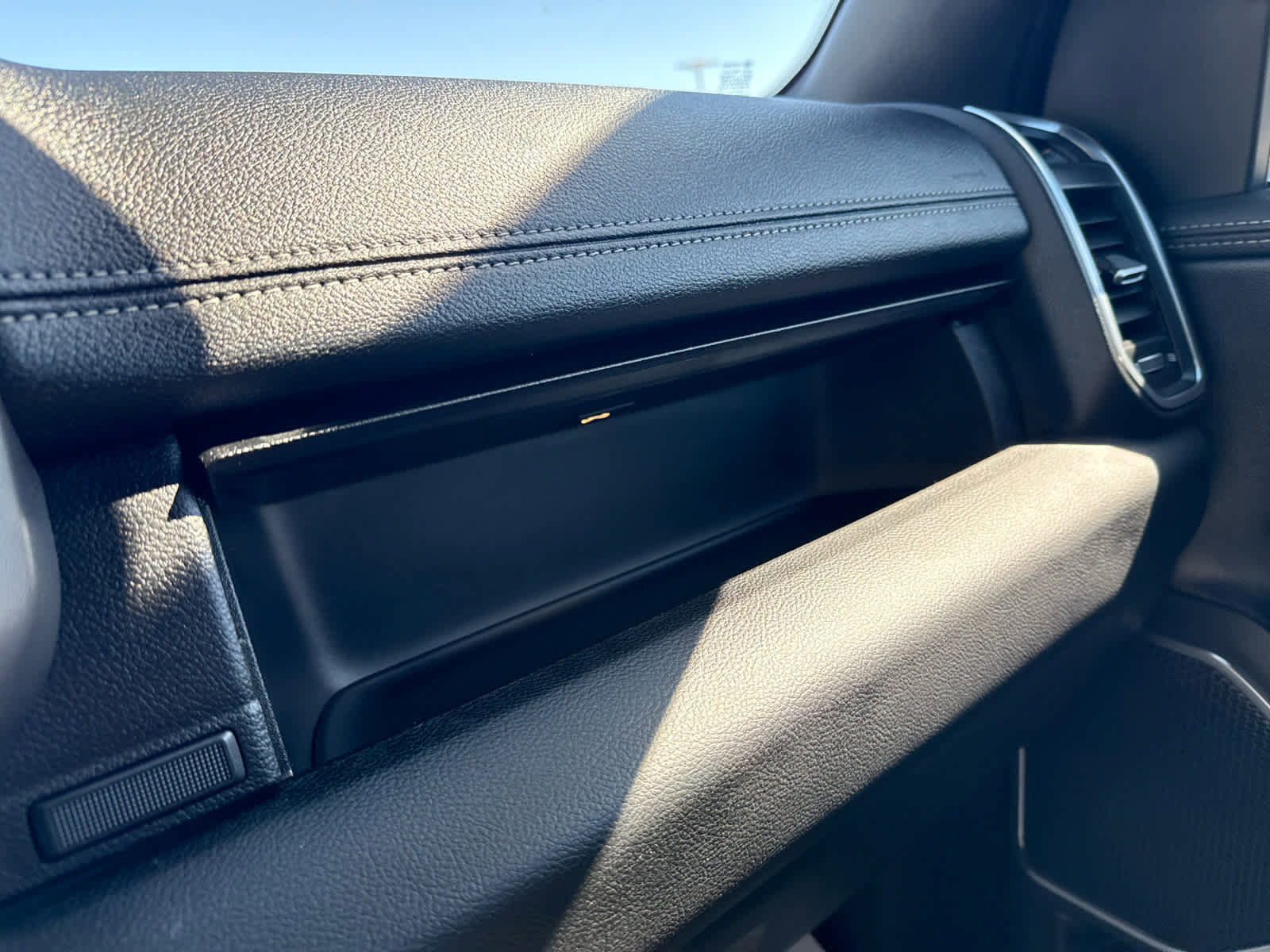 Used 2024 RAM 1500 Laramie image 36