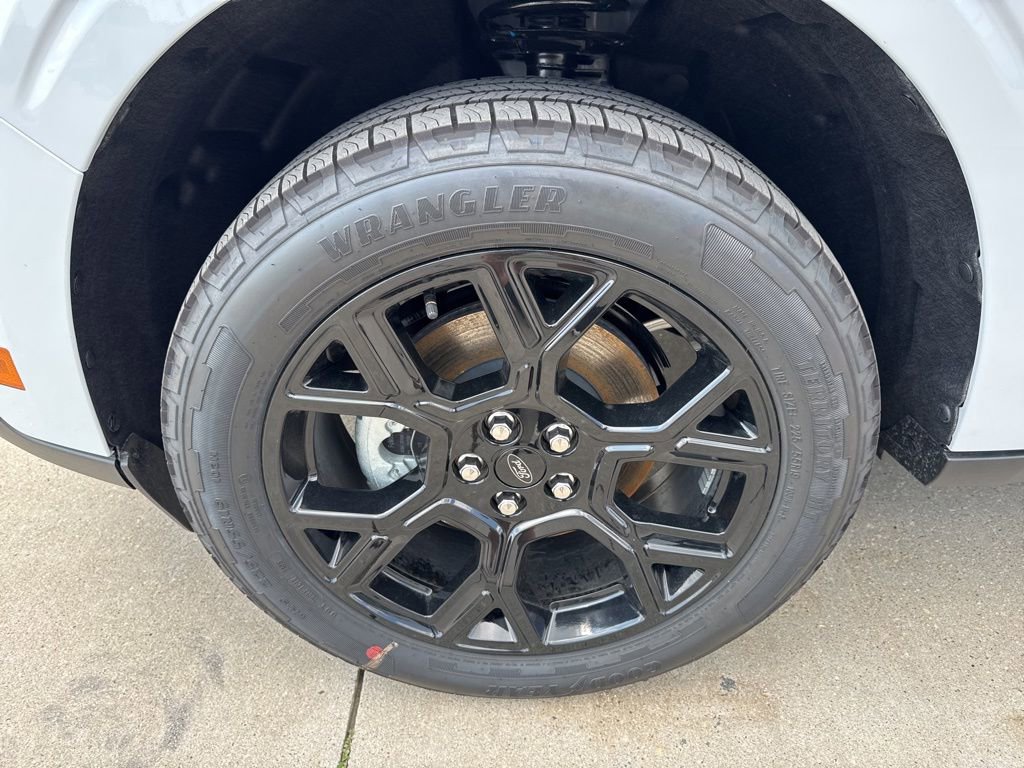 New 2025 Ford Maverick XLT w/ XLT Luxury Package image 4