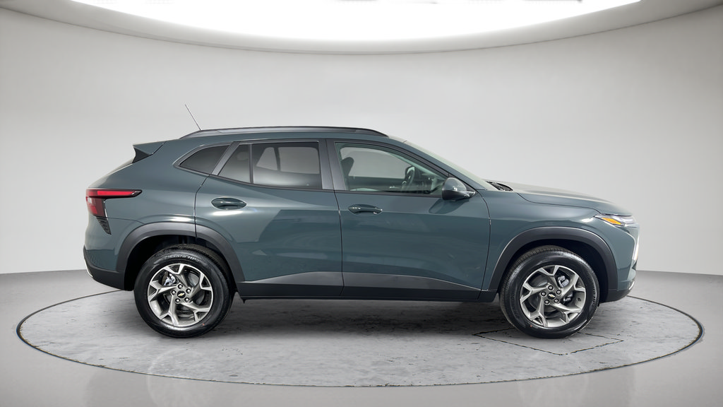 New 2026 Chevrolet Trax LT w/ LT Convenience Package FWD image 2