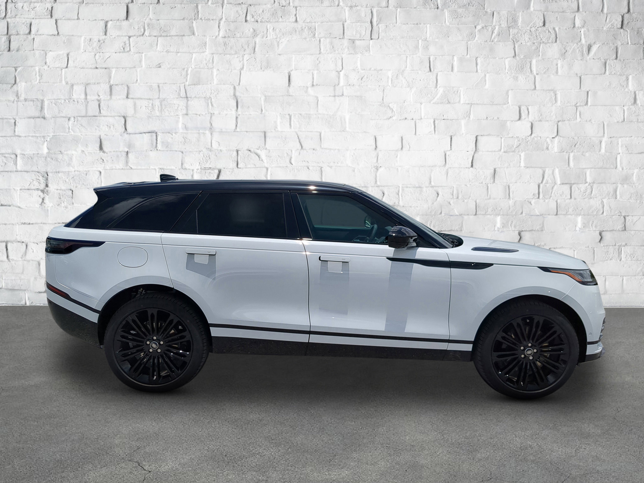 New 2026 Land Rover Range Rover Velar Dynamic SE image 7