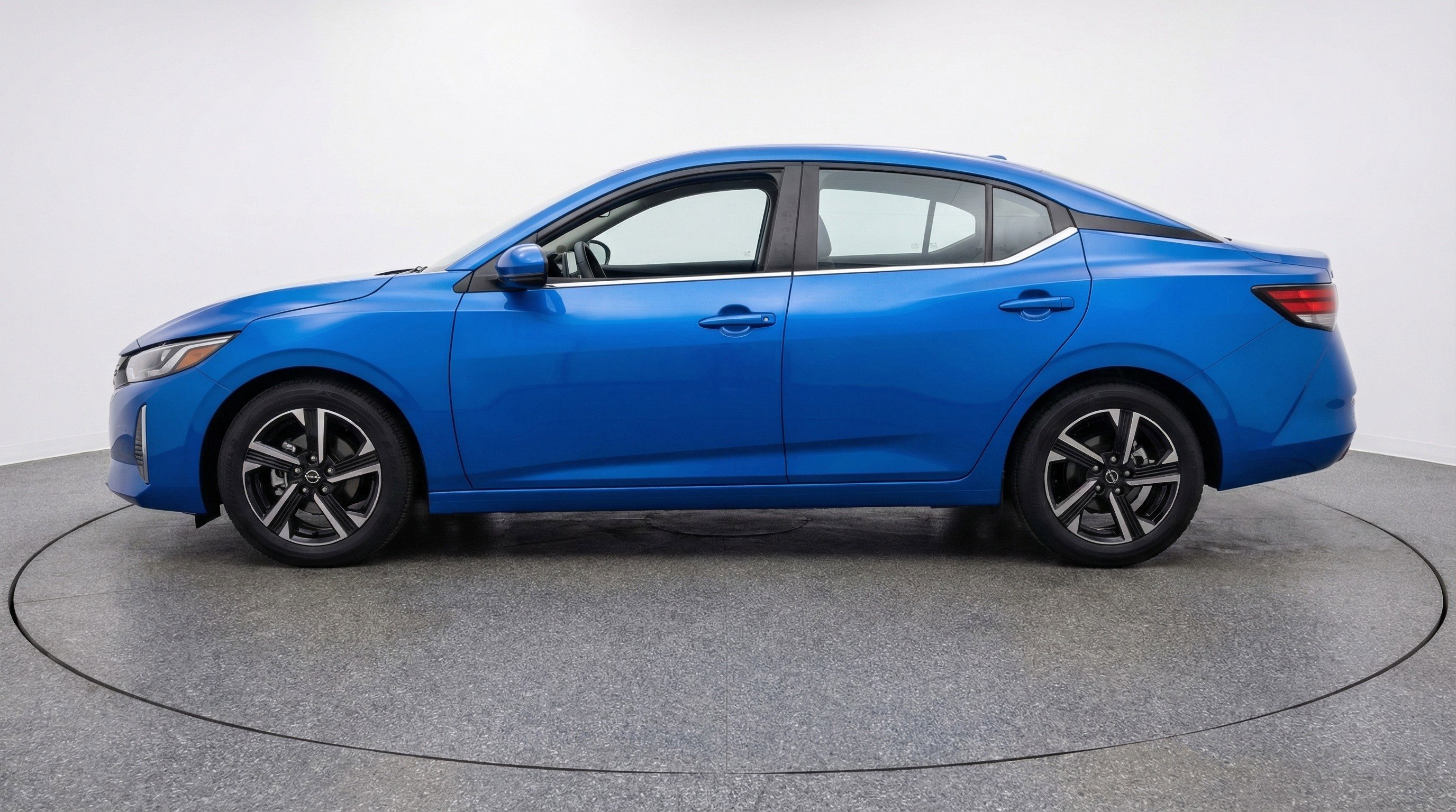 Used 2025 Nissan Sentra SV image 5