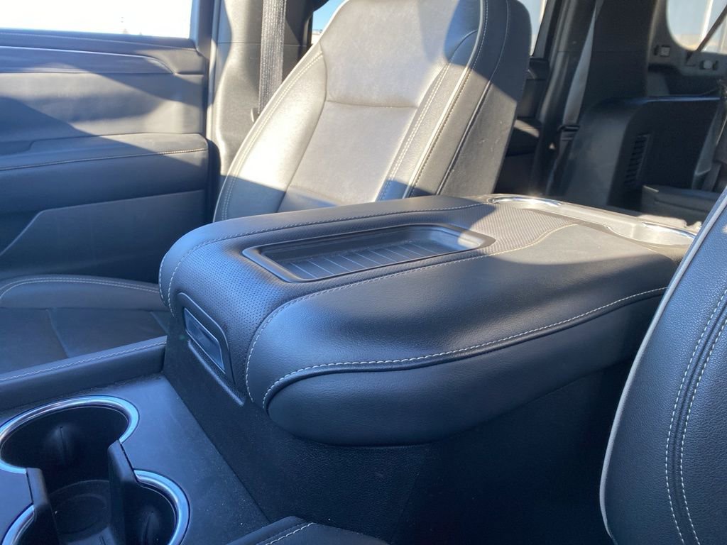 Used 2024 GMC Yukon XL SLT AWD/4WD image 25