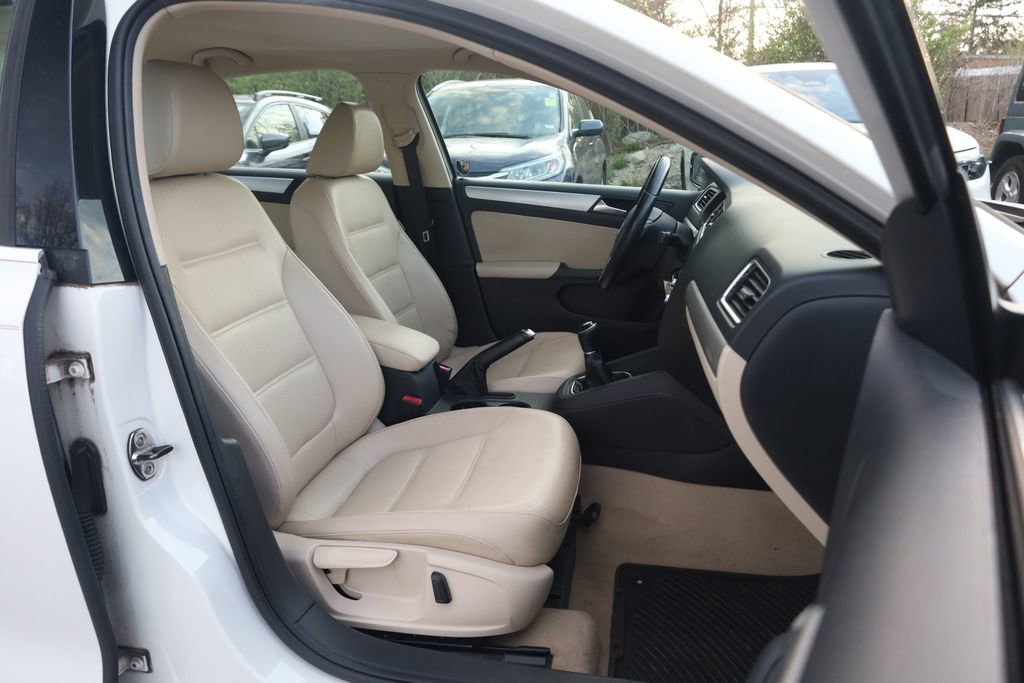 Used 2013 Volkswagen Jetta SE FWD image 22