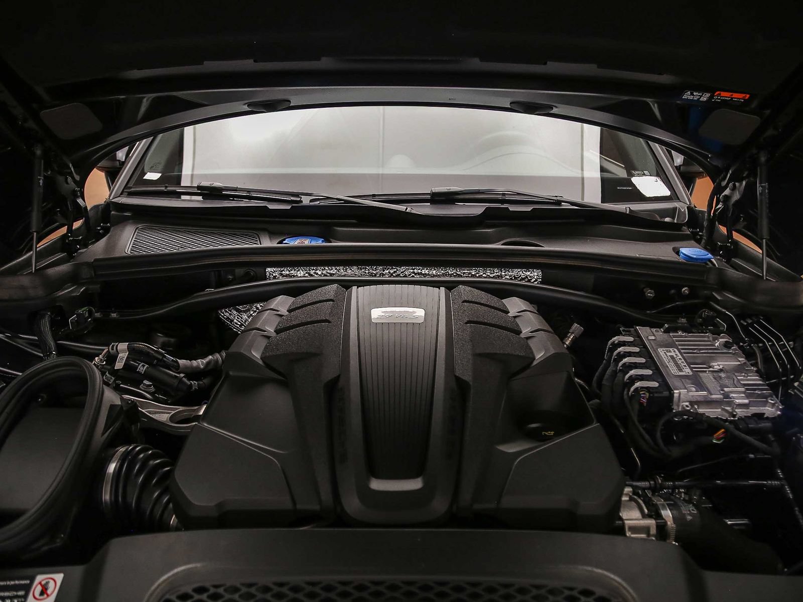 Certified 2025 Porsche Macan S AWD/4WD image 33