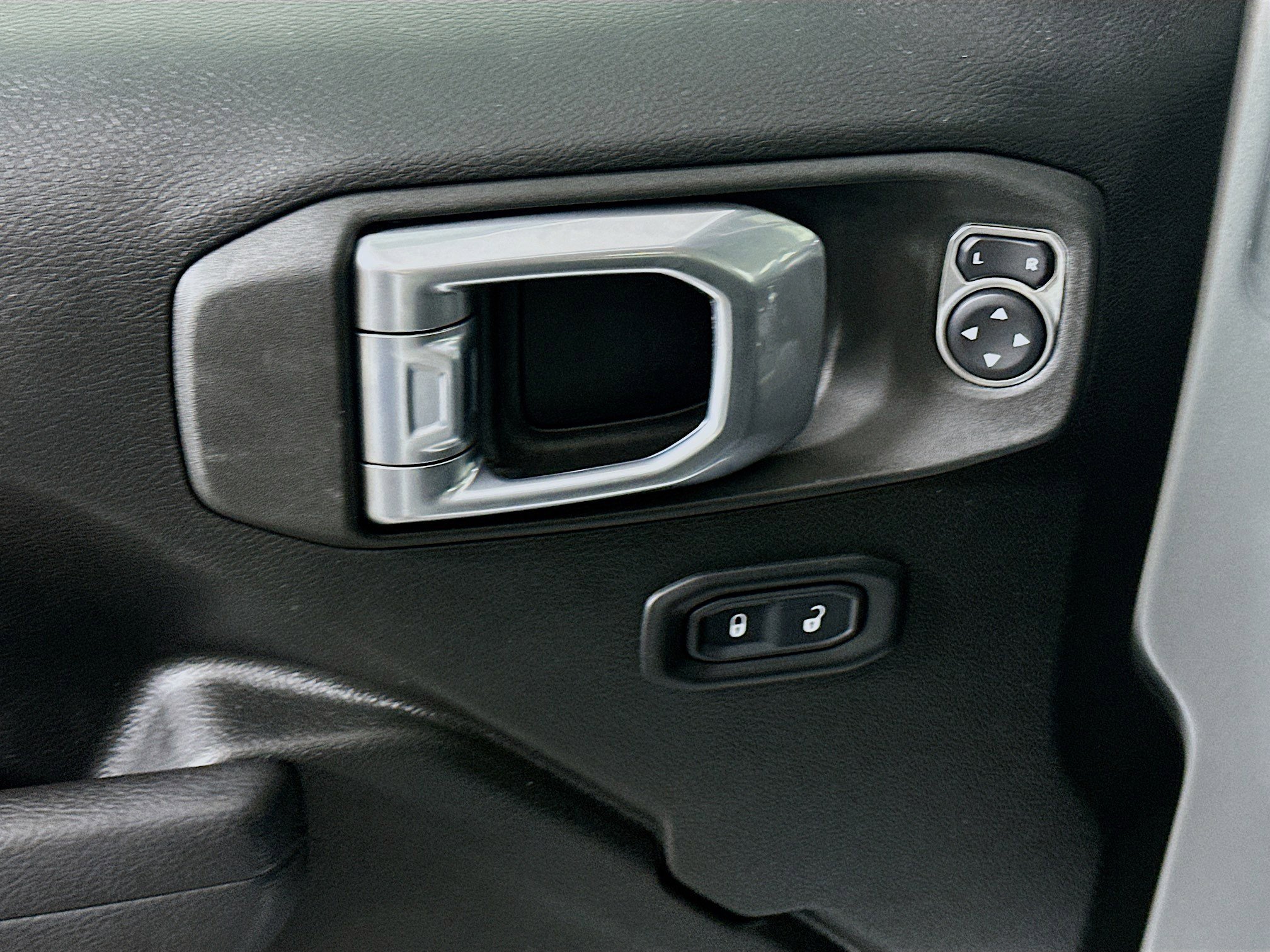 Used 2022 Jeep Wrangler Sport S image 15