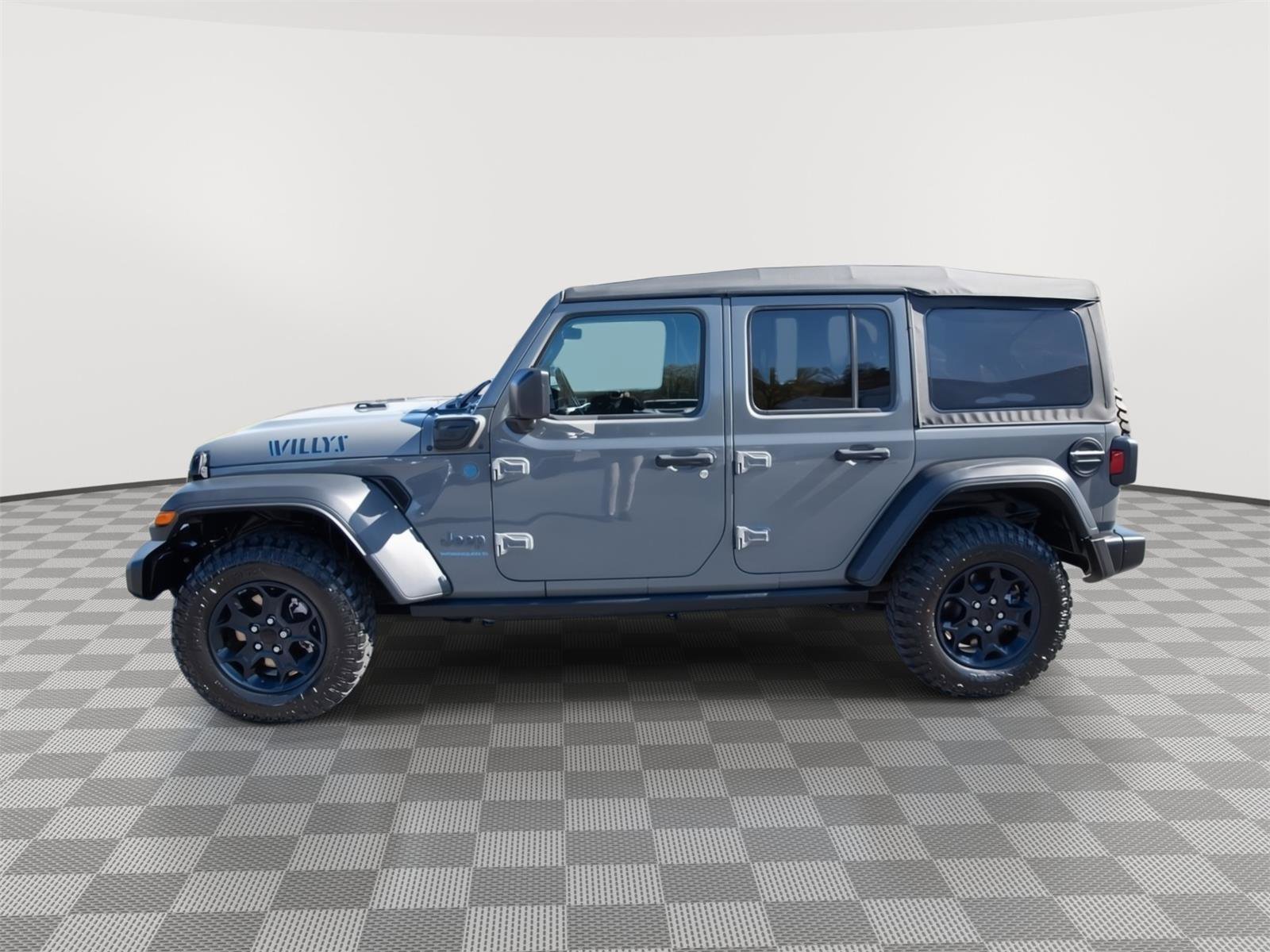 Used 2023 Jeep Wrangler Unlimited w/ Cold Weather Group AWD/4WD image 2