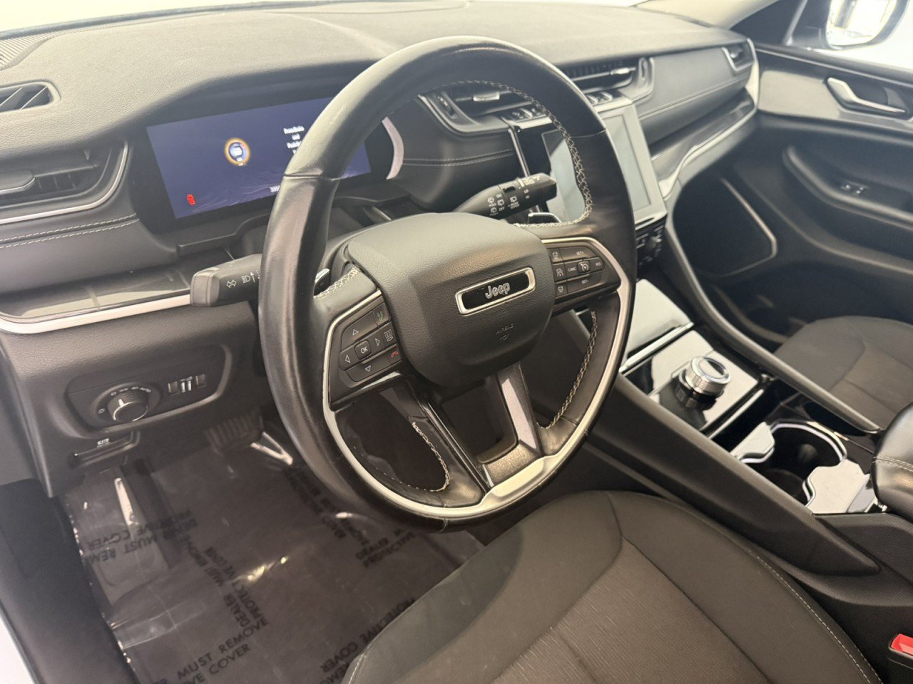 Used 2022 Jeep Grand Cherokee Laredo w/ Luxury Tech Group I AWD/4WD image 15