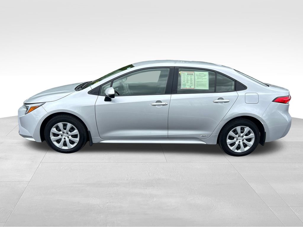 Used 2024 Toyota Corolla LE AWD/4WD image 2