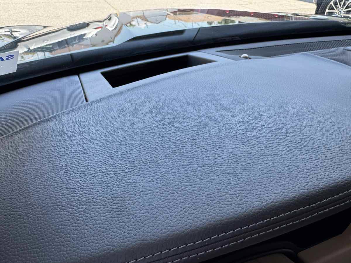 Used 2009 Cadillac XLR RWD image 26
