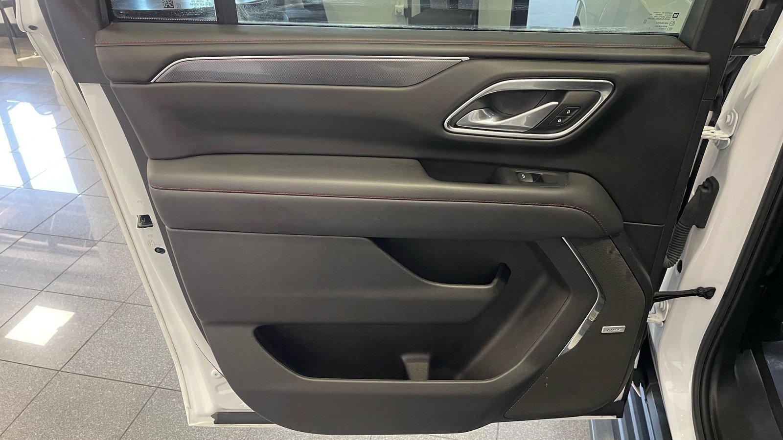 Used 2024 Chevrolet Suburban RST w/ Luxury Package image 31