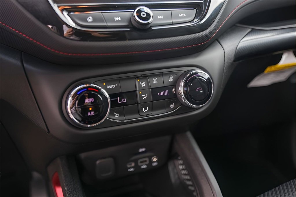 Used 2021 Chevrolet TrailBlazer RS w/ Technology Package image 19