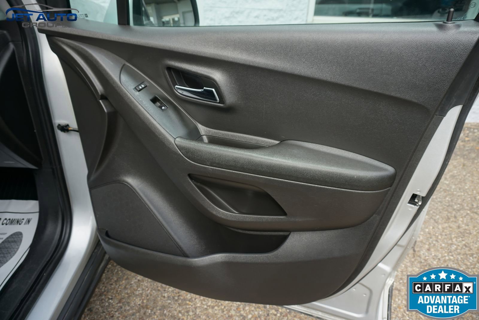 Used 2020 Chevrolet Trax LT w/ LT Convenience Package image 24