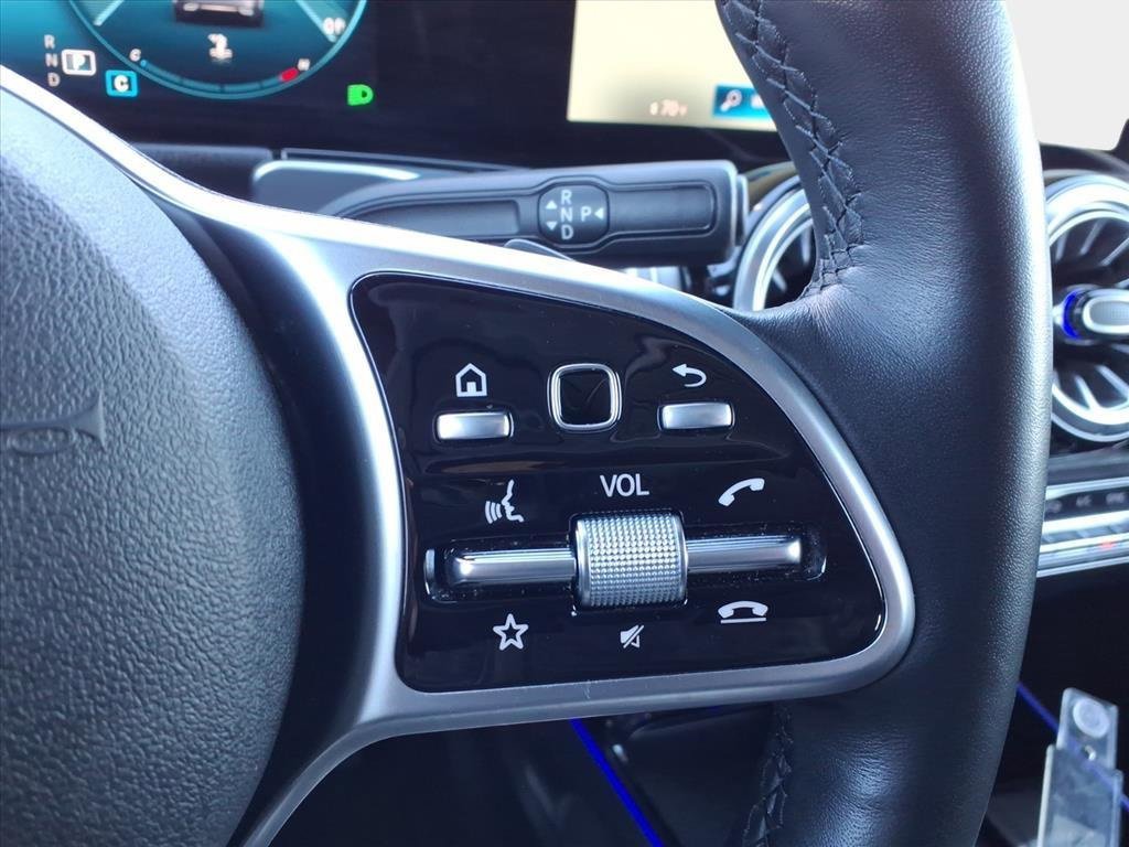 Used 2022 Mercedes-Benz GLB 250 4MATIC image 23