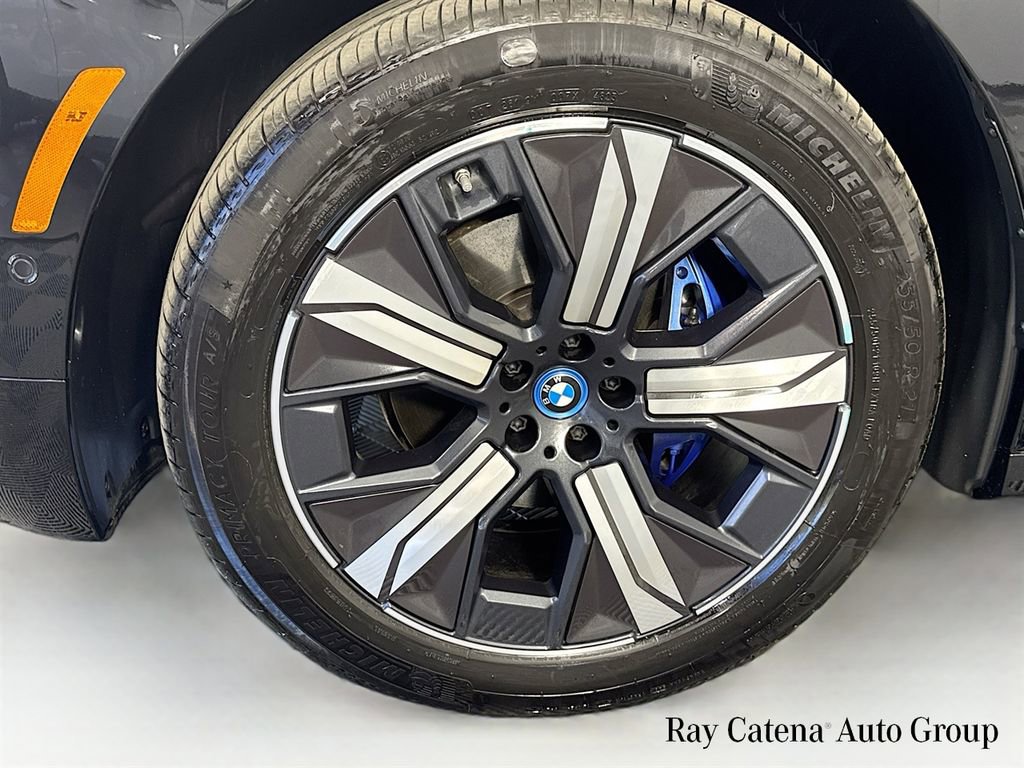 Used 2023 BMW iX xDrive50 w/ Sport Package AWD/4WD image 15