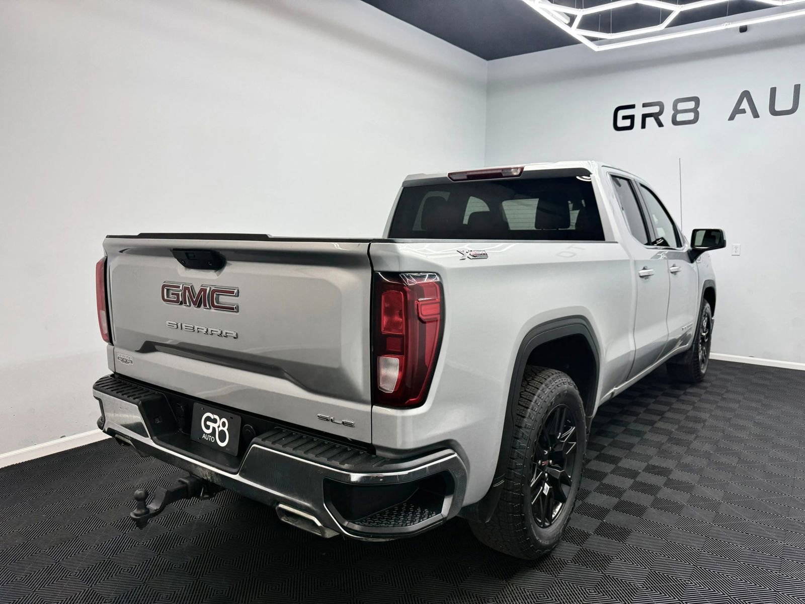 Used 2022 GMC Sierra 1500 SLE w/ X31 Off-Road Package AWD/4WD image 8