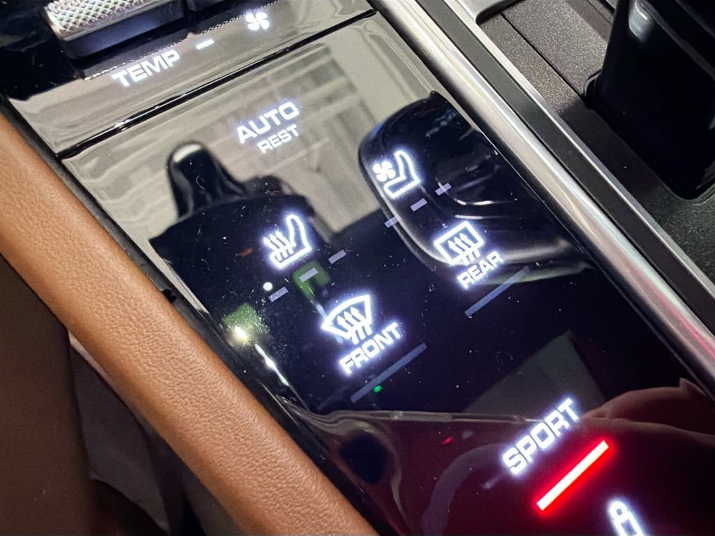 Certified 2023 Porsche Cayenne Turbo AWD/4WD image 22