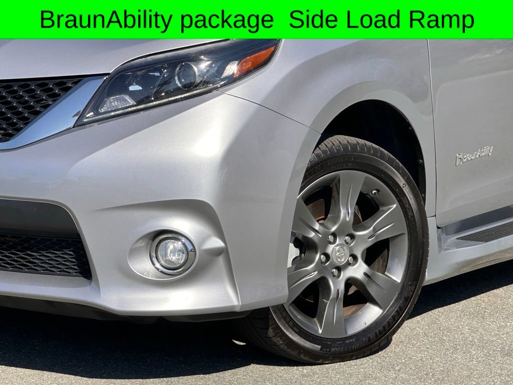 Used 2015 Toyota Sienna SE w/ SE Preferred Package FWD image 46