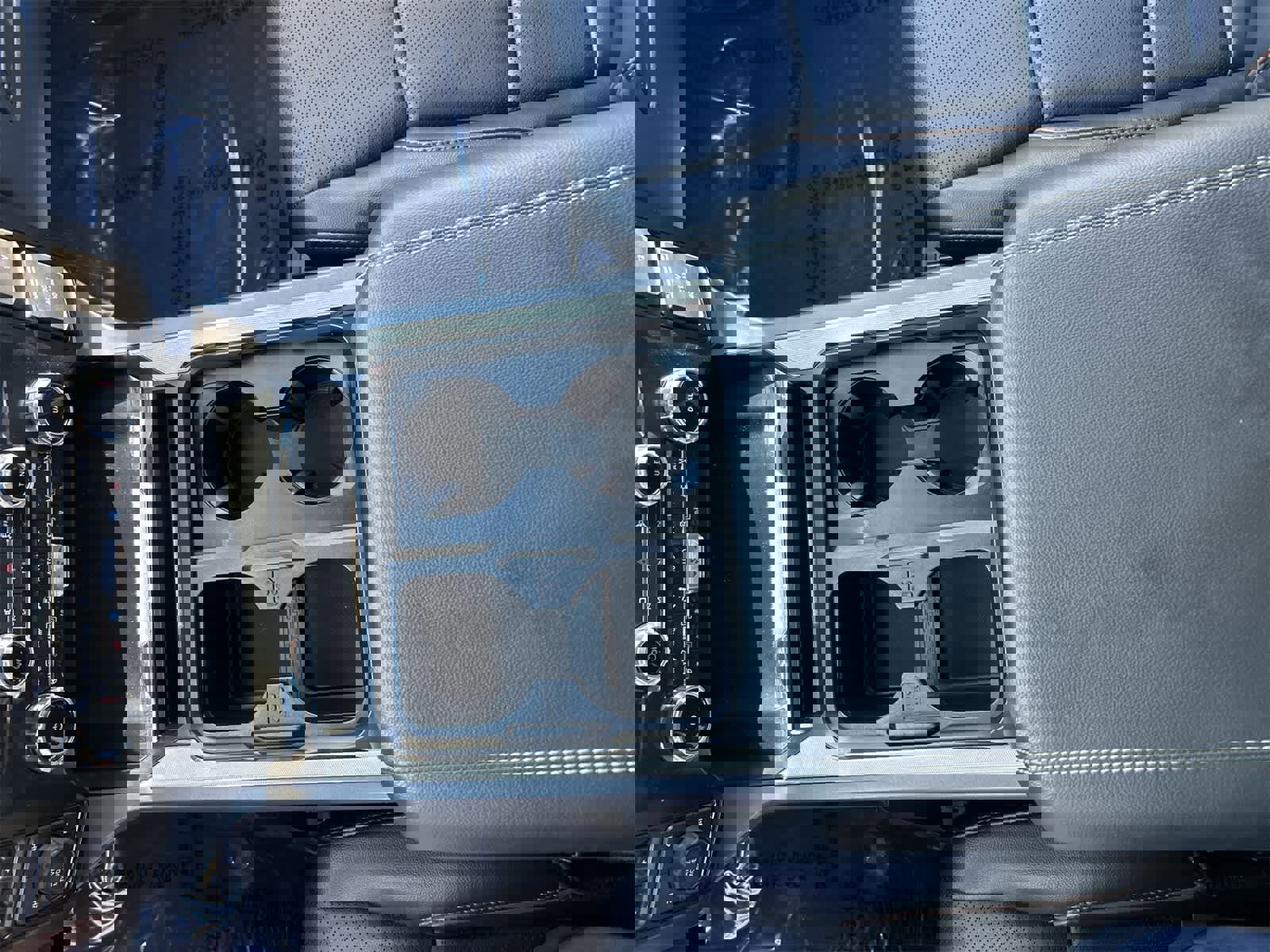 Used 2025 Ford F250 Lariat w/ Lariat Ultimate Package image 16