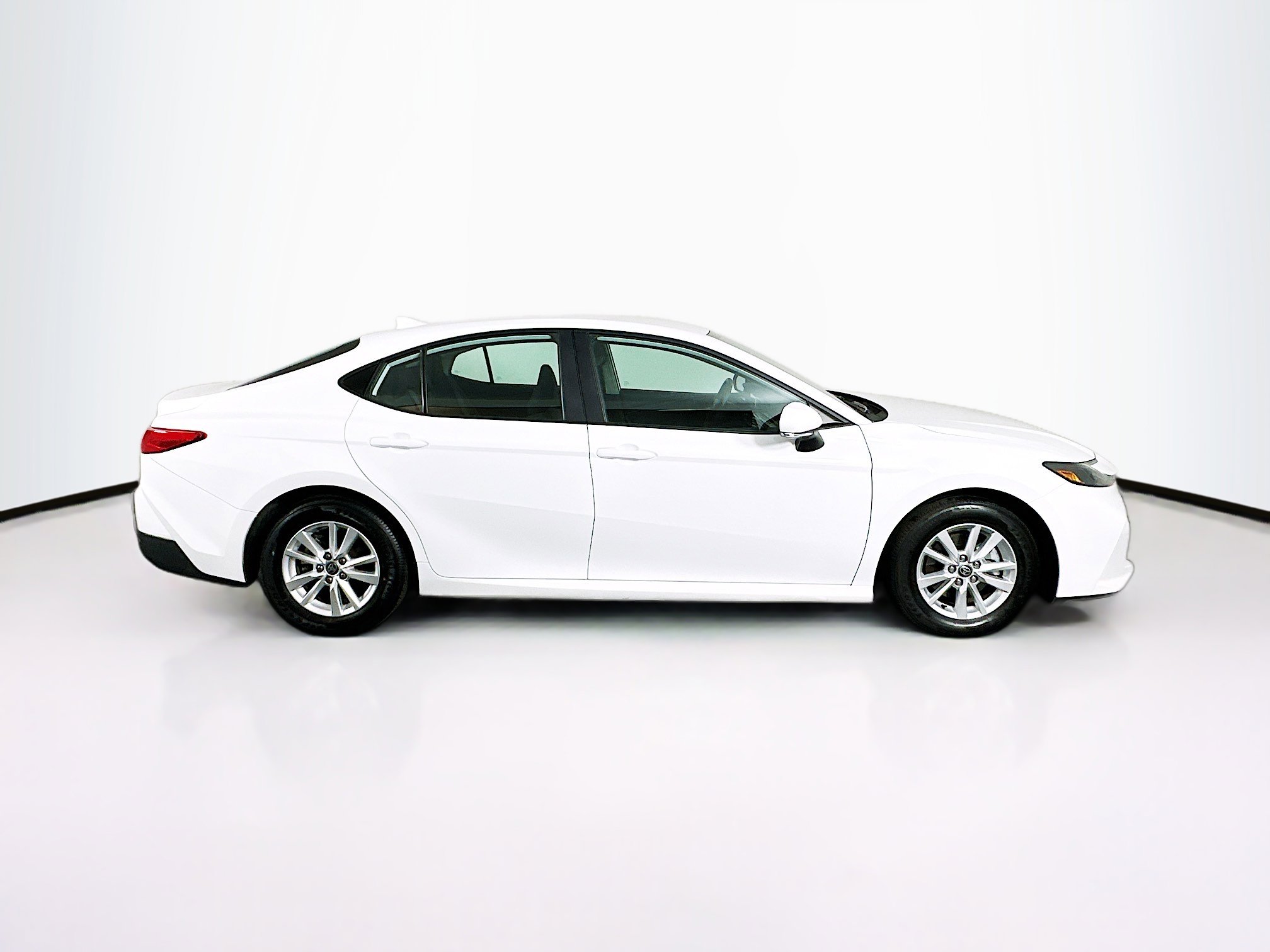 Used 2025 Toyota Camry LE image 10