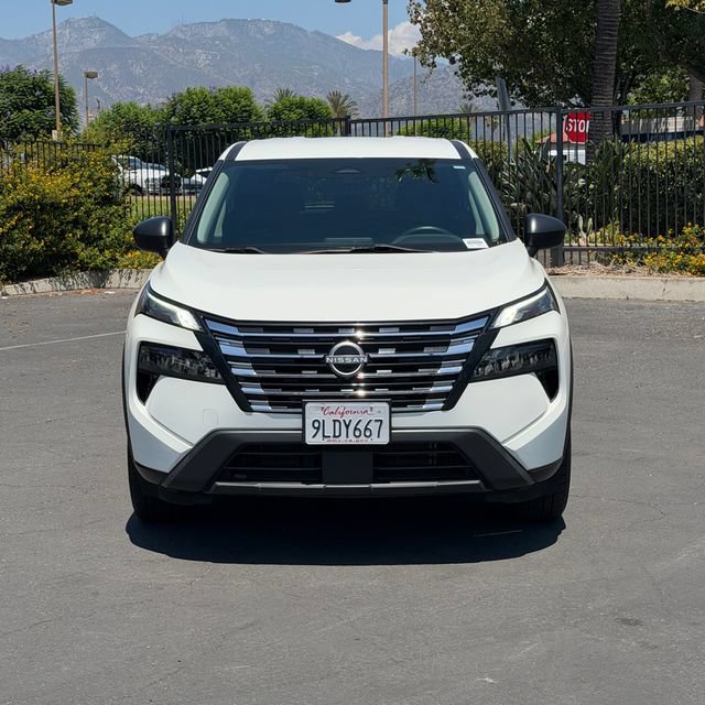 Used 2024 Nissan Rogue S FWD image 2